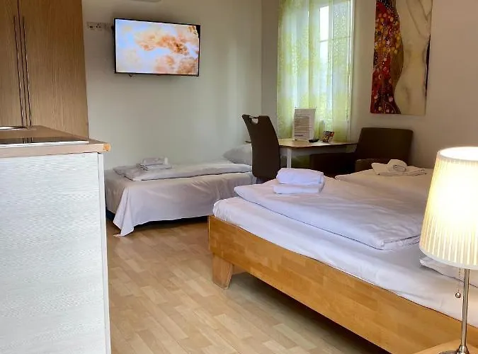 Апартаменти Ajo - Alte Donau Or Garden View Balcony - Self-check-in *